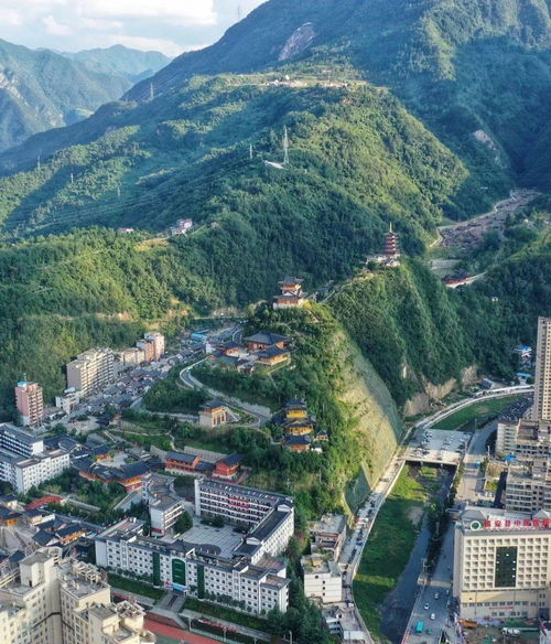 美翻 这座 九山半水半分田 的小城,是少见的 洗肺 天然氧吧,夏季风景美得惊人