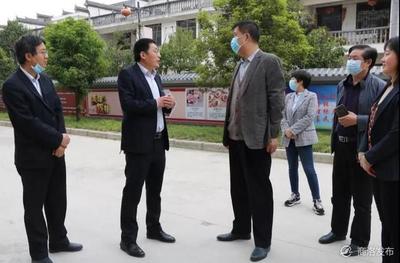 商洛市人社局检查盛秦扶贫社区工厂工作