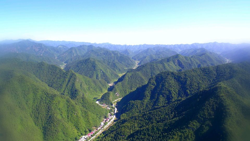 秦岭大山深处丛山峻岭间有人生活吗?卫星图上呈现的人脸是什么?