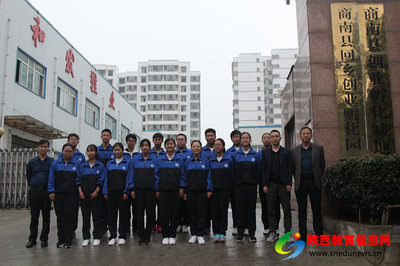 商南县高级中学学生前往商洛虎之翼科技公司进行社会实践