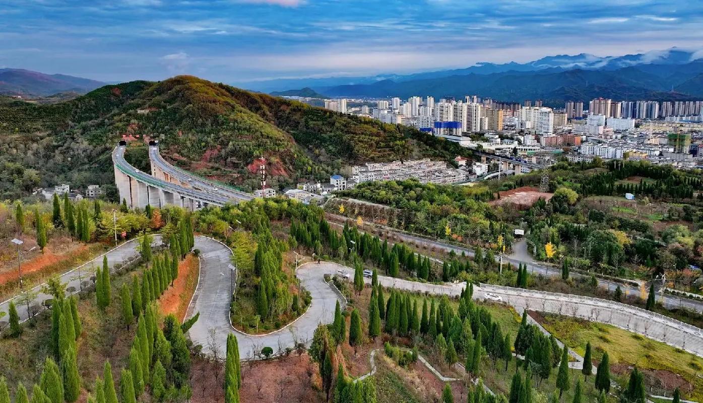 发源于秦岭东麓,流经商洛市三县后注于