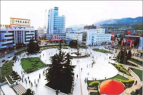 商洛市区中心广场喷泉开放了,但变小了