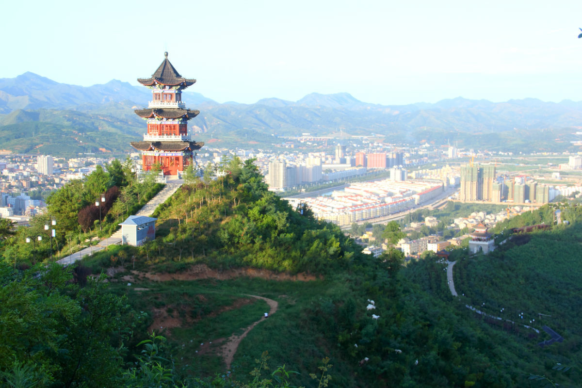 商洛龟山 秦岭胜境中的城市绿洲
